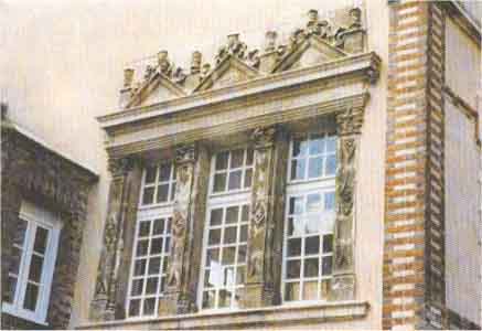 Restes de l'ancien collège de garçons démoli en 1892-1893
